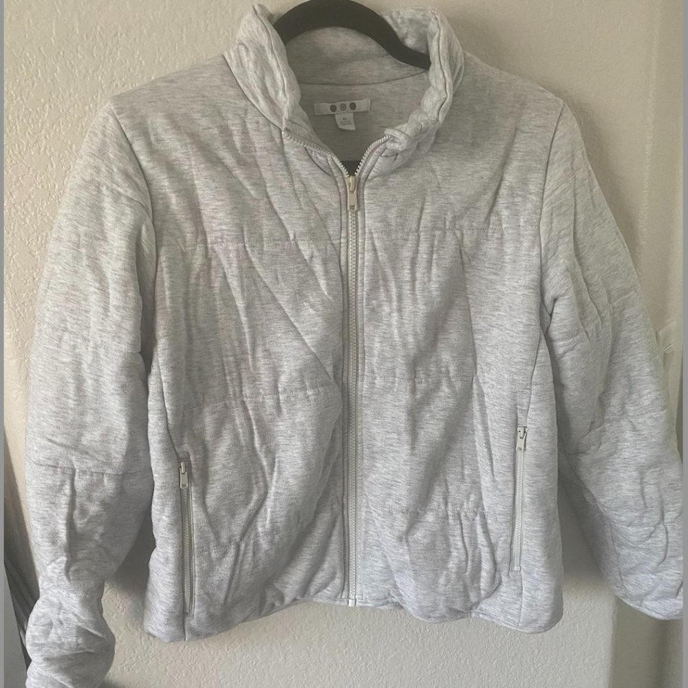 3 dots grey jacket